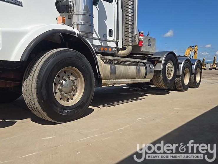 2014-kenworth-t880-image-9