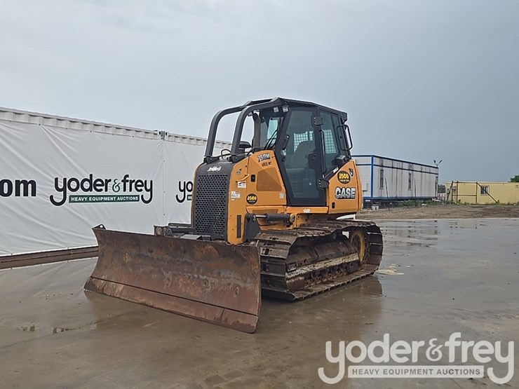 2016-case-750m-image-1