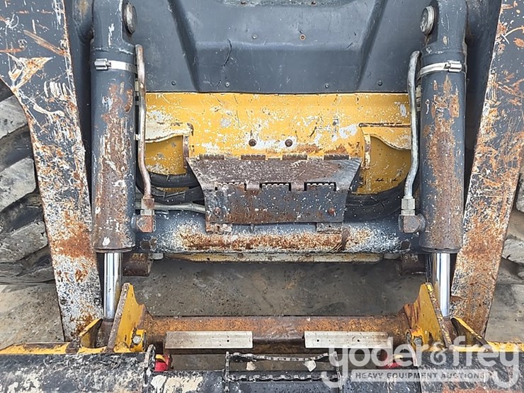 2011-deere-328d-image-19