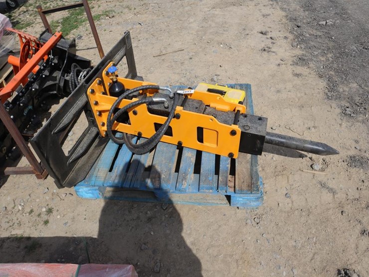 future-skid-steer-breaker-image-1