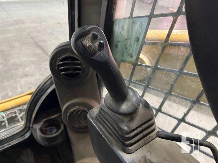 2023-caterpillar-259d3-image-18