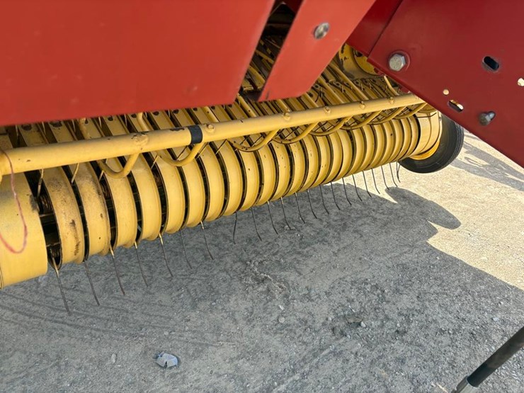 new-holland-648-image-5