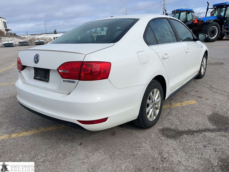 2013-volkswagen-jetta-hybrid-trendline-4dr-sedan-image-5