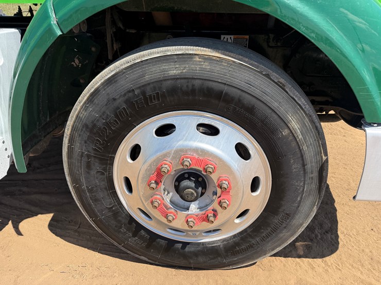 2020-peterbilt-367-image-12