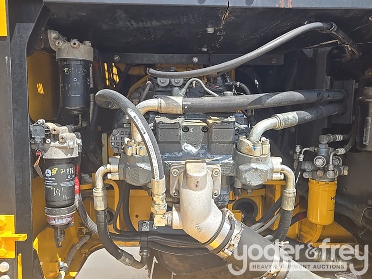 2017-deere-210g-lc-image-59