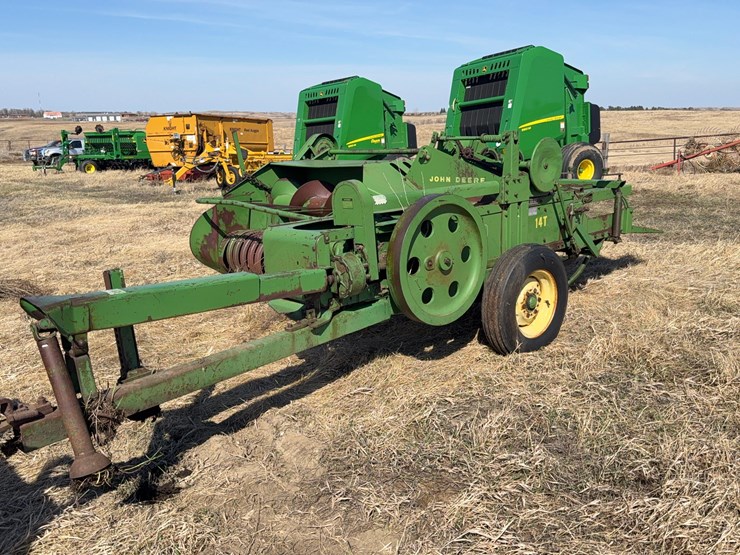 john-deere-14t-square-baler-image-1