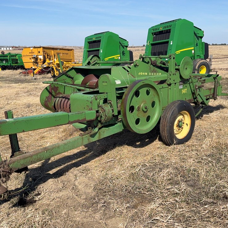 John Deere 14T Square Baler