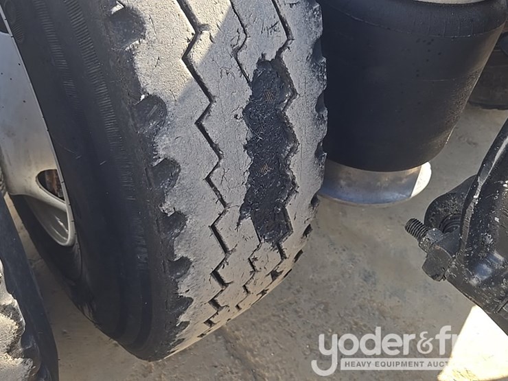 2014-freightliner-cascadia-113-image-21