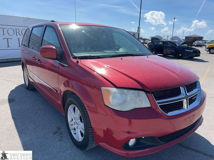 2012-dodge-grand-caravan-crew-image-3