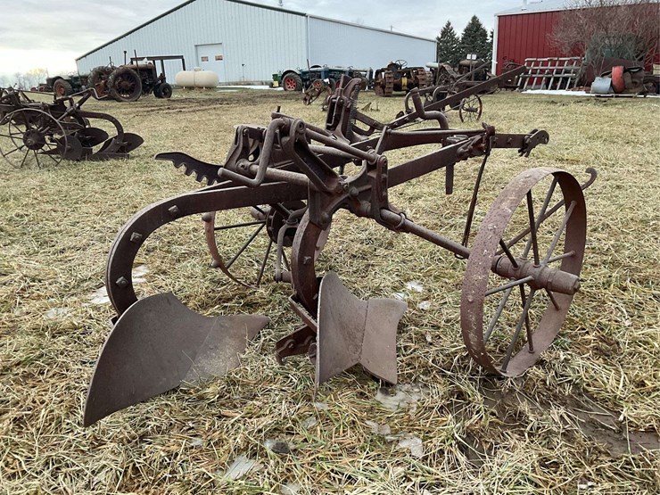 two-bottom-oliver-plow-image-3