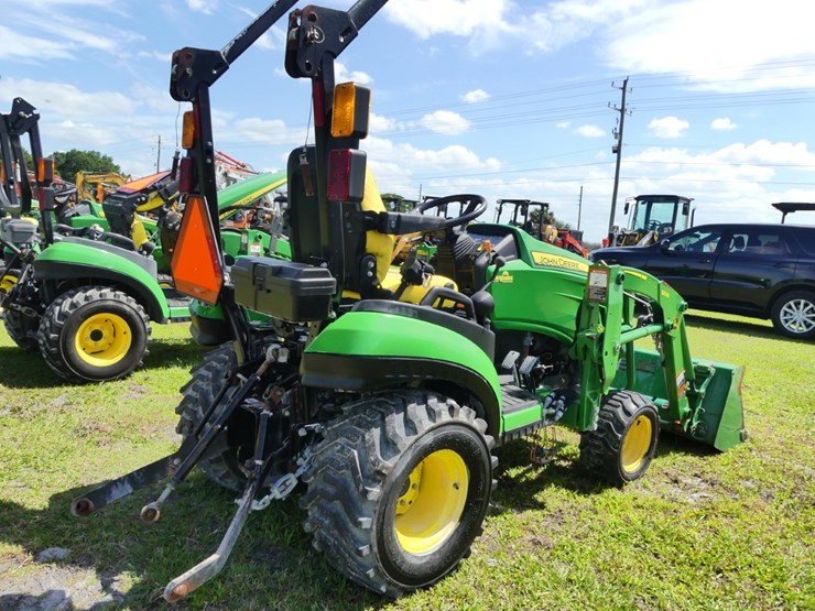 2022-john-deere-1025r-image-3