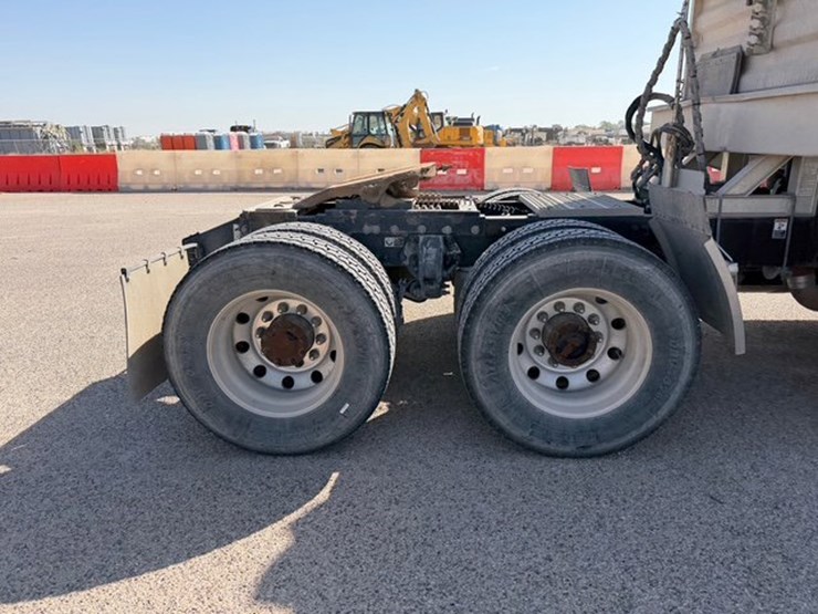 2011-peterbilt-386-image-4