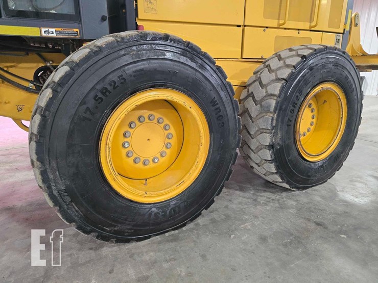 2012-deere-772g-image-30