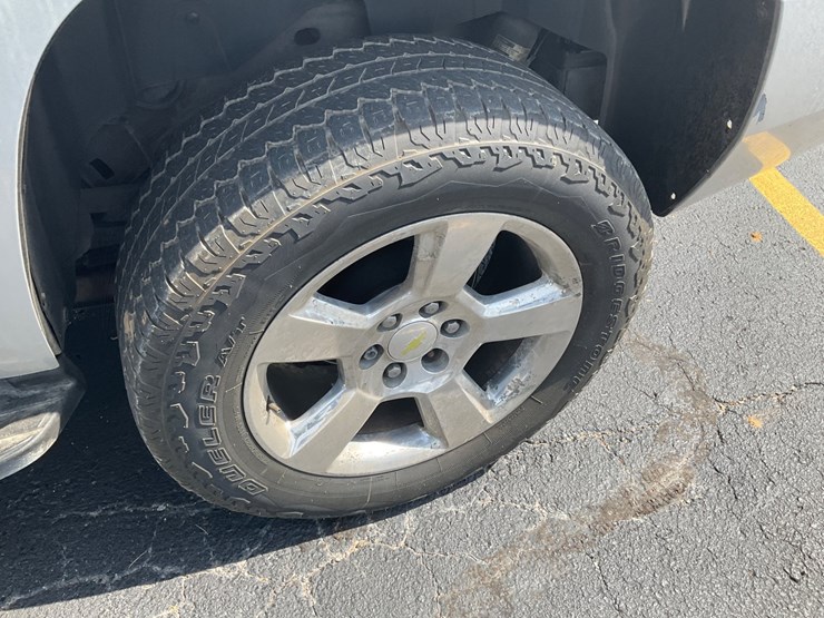 2011-chevrolet-tahoe-image-6