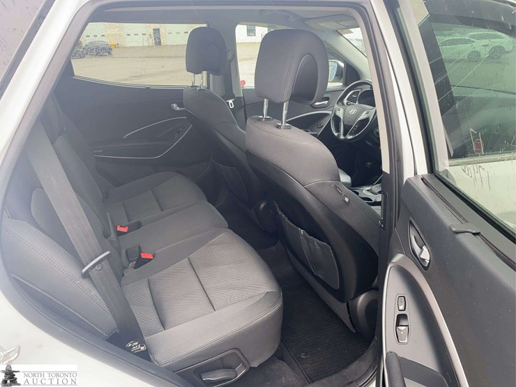 2017-hyundai-santa-fe-image-27