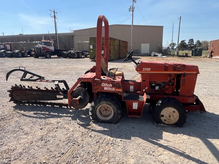 ditch-witch-3700-image-4