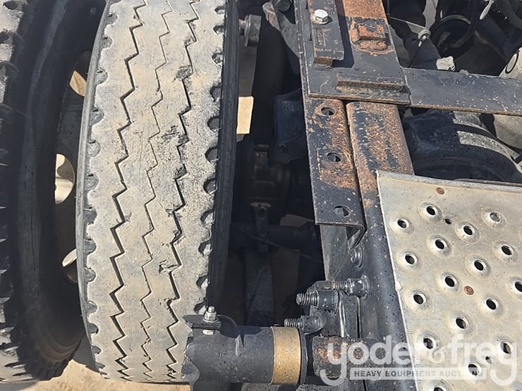 2014-freightliner-cascadia-113-image-30