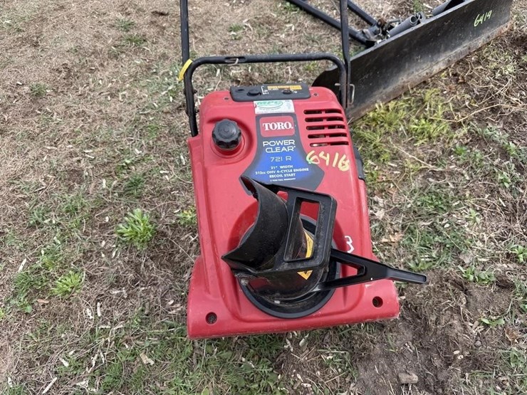 toro-snow-blower-image-2