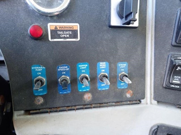 2017-western-star-4700sb-image-33