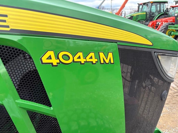 2019-john-deere-4044m-image-10