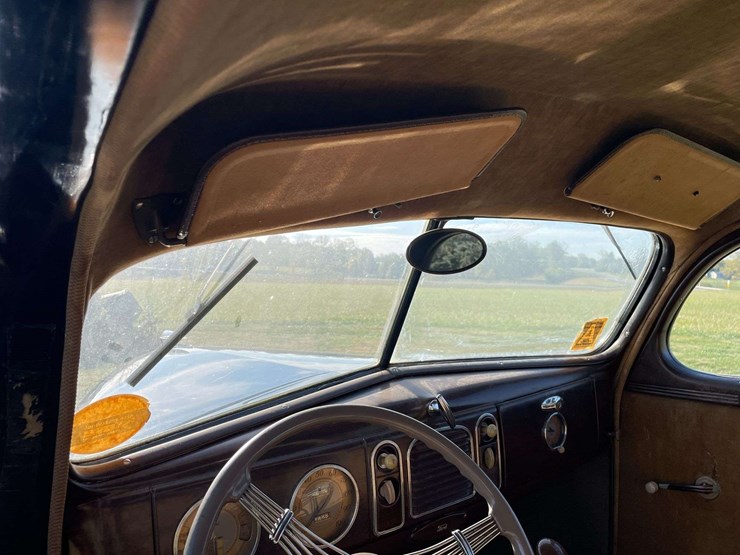 1938-ford-two-door-deluxe-sedan---original-car!-image-60