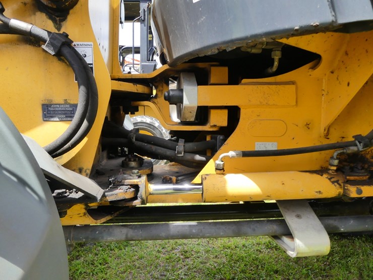 2014-deere-324j-image-10