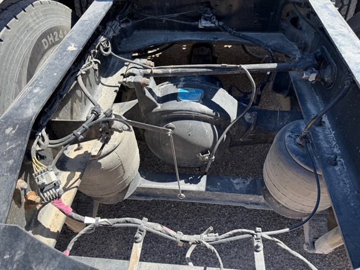 2022-peterbilt-389-image-8