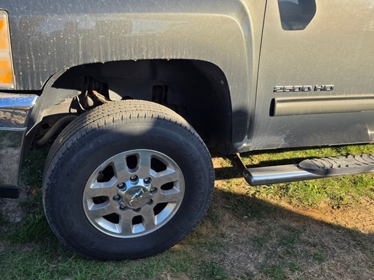 2011-chevrolet-2500-image-8