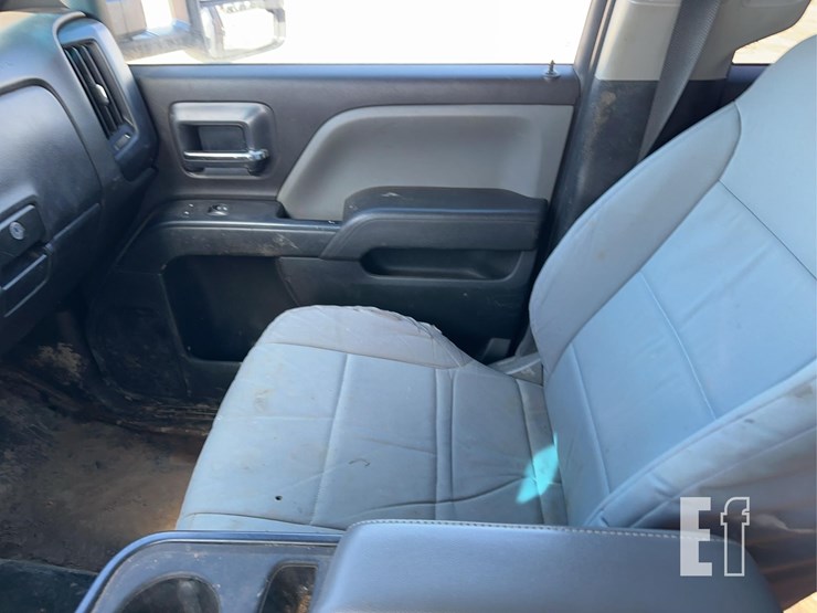 2018-chevrolet-3500-image-13