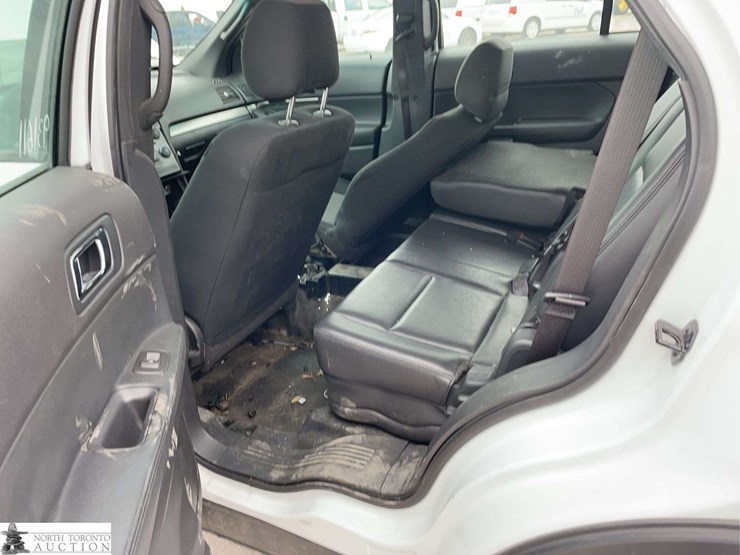 2014-ford-explorer-image-16