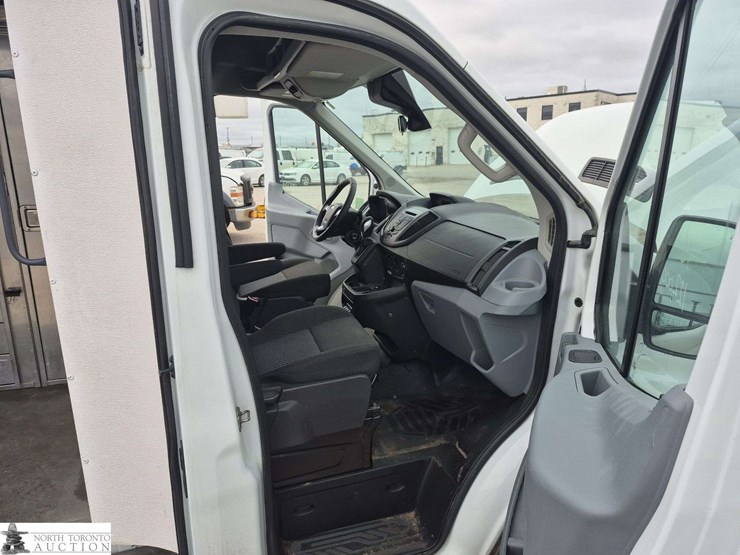 2016-ford-transit-image-30