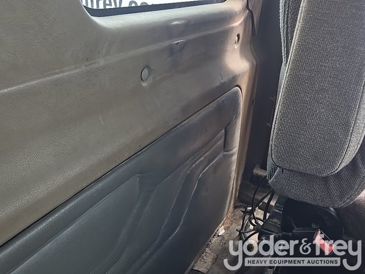 2012-freightliner-cascadia-125-image-92