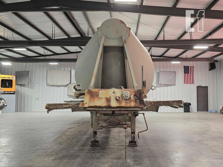 40-foot-pneumatic-tank-trailer-image-7