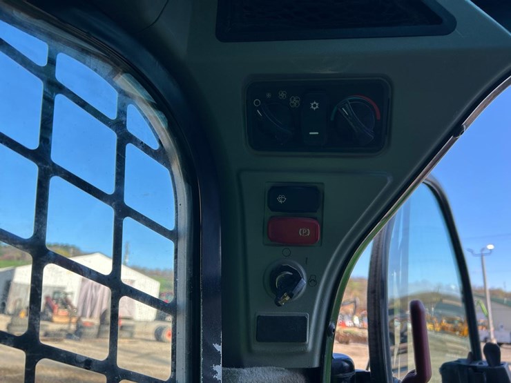 2023-caterpillar-259d3-image-26