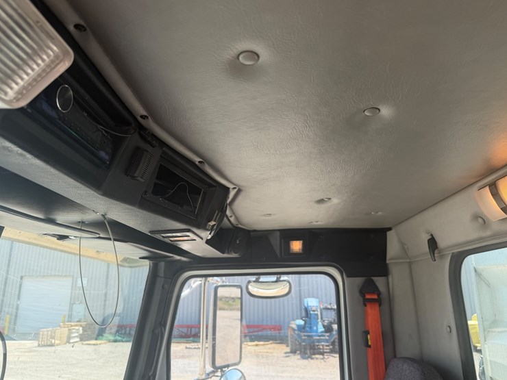 2016-western-star-4700-image-48