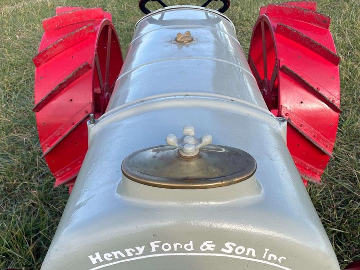 1918-fordson-tractor-image-11