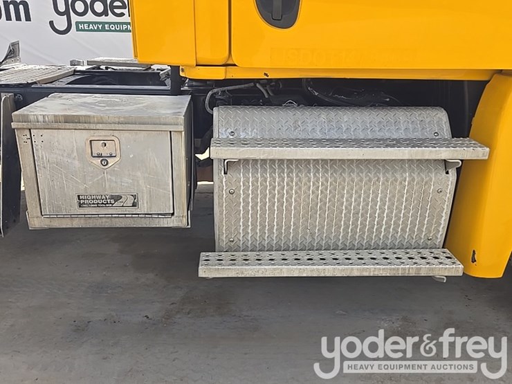 2012-freightliner-cascadia-125-image-53