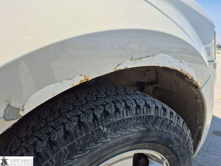 2010-ford-escape-image-35