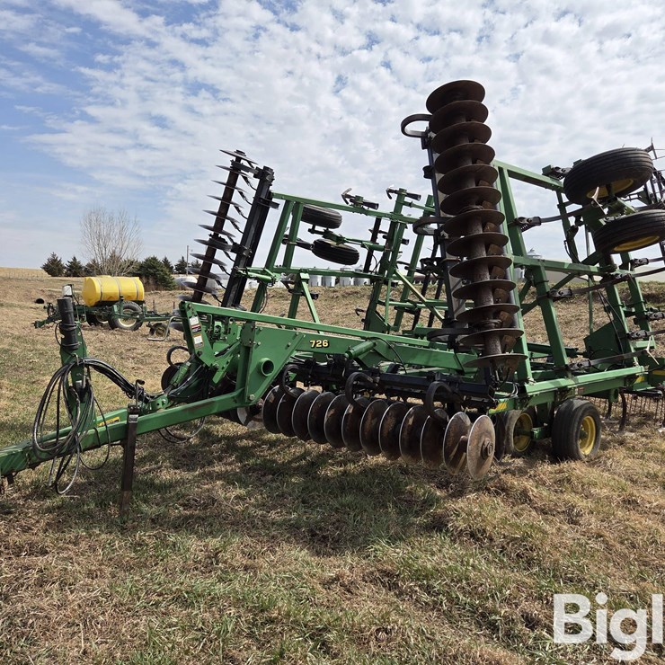 JOHN DEERE 726