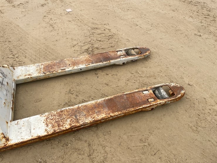 #3916-•-crown-5,000-lbs.-pallet-jack-image-11