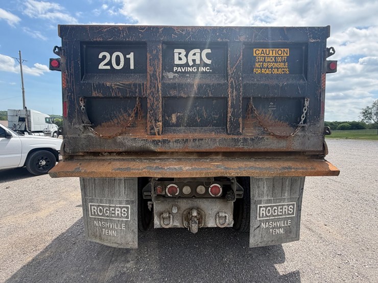 2020-freightliner-m2-106-image-4