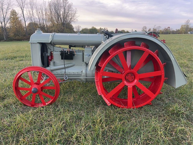 1926-fordson-tractor-image-2