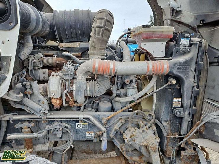 2013-kenworth-t800-image-16