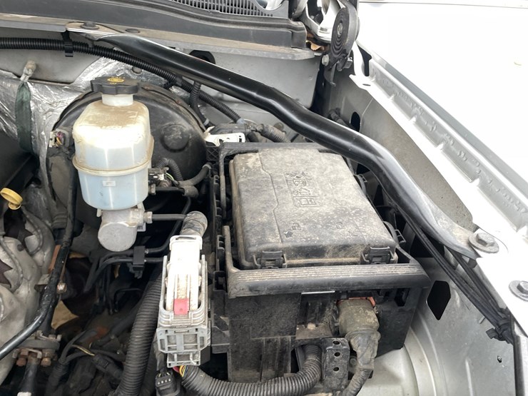 2015-chevrolet-suburban-image-96