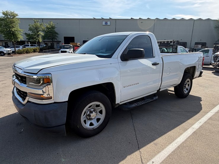 2017-chevrolet-silverado-1500-image-1