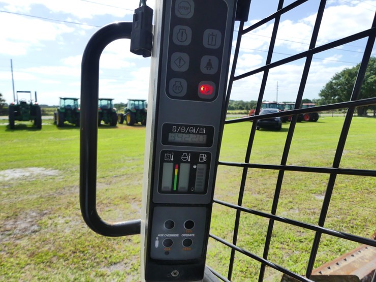 2015-case-tr320-image-14