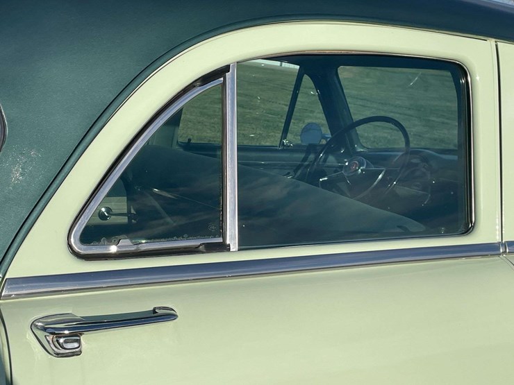 1953-ford-customline-sedan-image-23