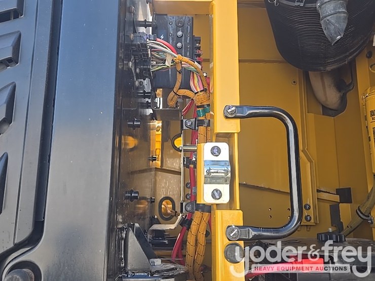 2017-caterpillar-336fl-image-44