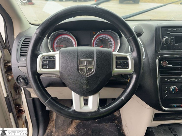 2011-dodge-grand-caravan-se-image-10