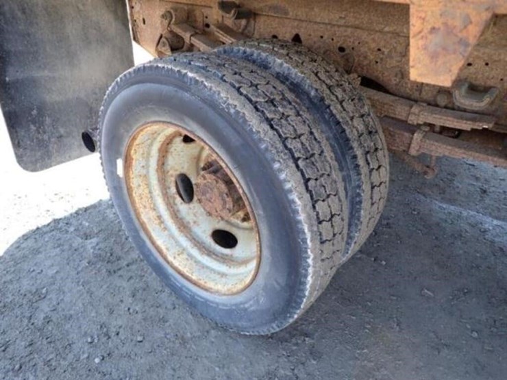 2003-ford-f550-xl-image-40